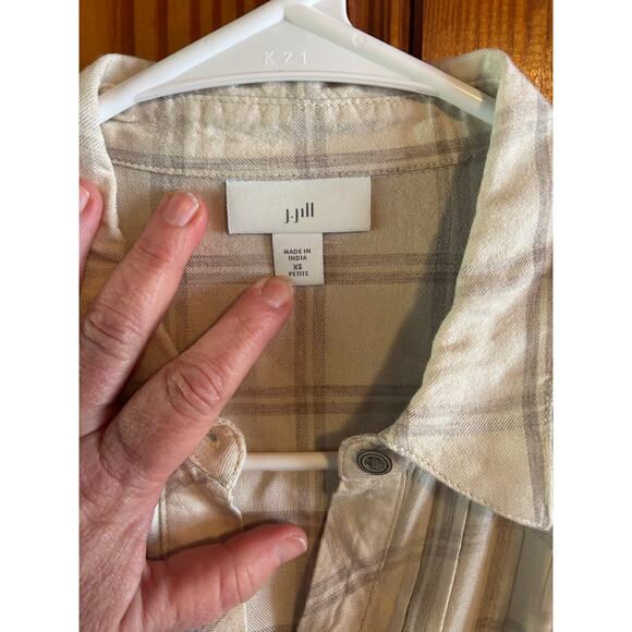 Women’s J.jill button up blouse size extra small petite - Picture 2 of 3